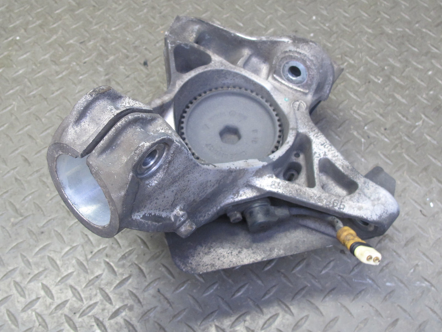 1999-2004 Porsche 911 996 Boxster RWD Front Right Spindle Knuckle Wheel Hub
