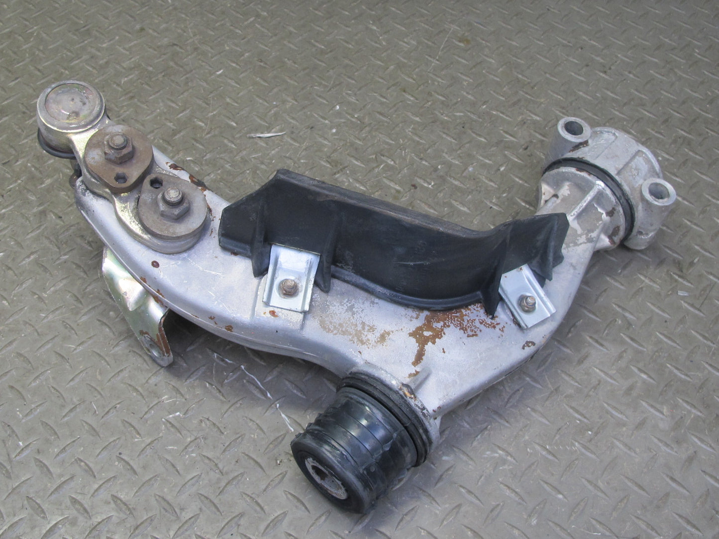 1984-1986 Porsche 928 S Front Right Upper & Lower Control Arm Bracket Set