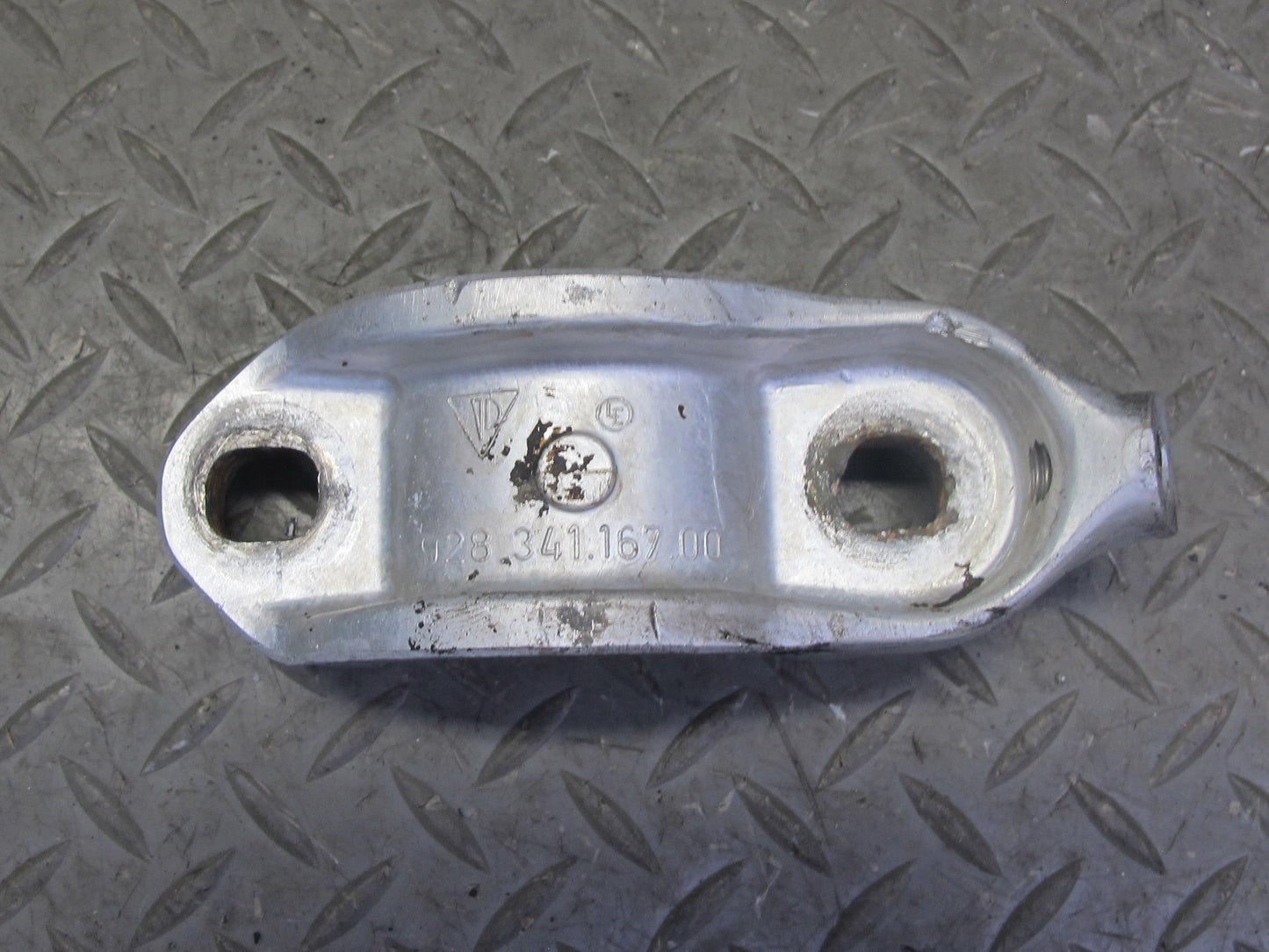 1984-1986 Porsche 928 S Front Right Upper & Lower Control Arm Bracket Set