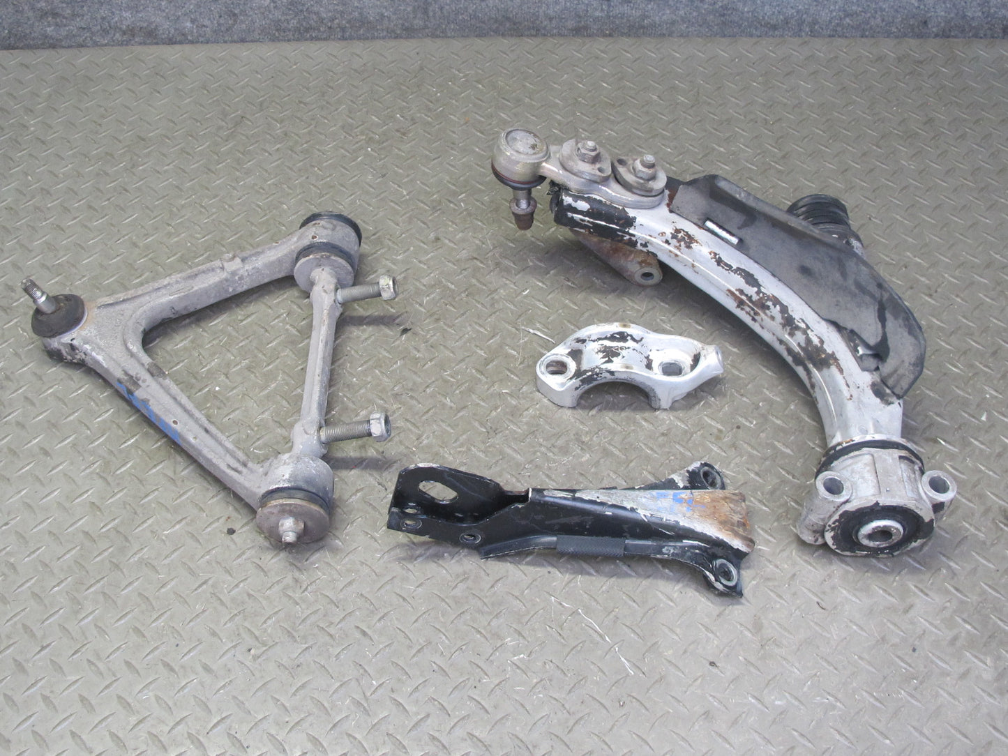 1984-1986 Porsche 928 S Front Left Upper & Lower Control Arm Bracket Set