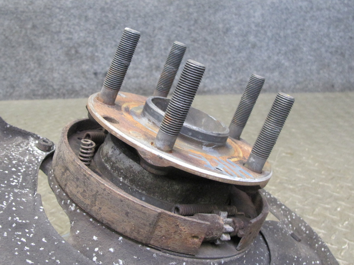 1984-1985 Porsche 928 S Rear Left Spindle Knuckle Wheel Hub Bearing