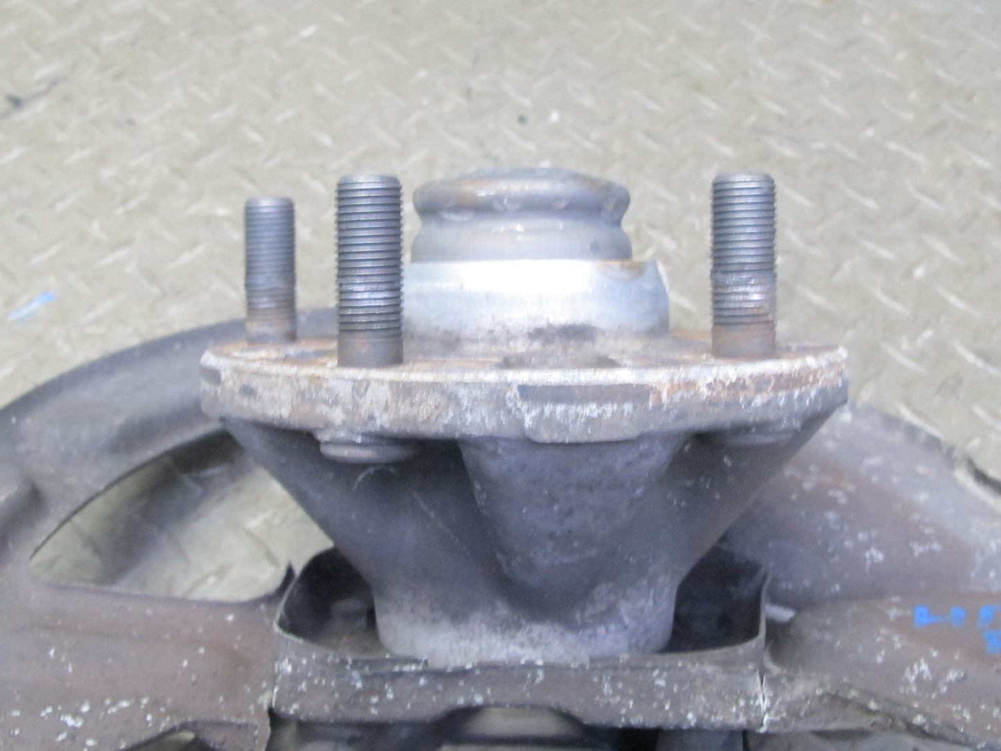 1984-1985 Porsche 928 S Front Right Side Spindle Knuckle Wheel Hub Bearing