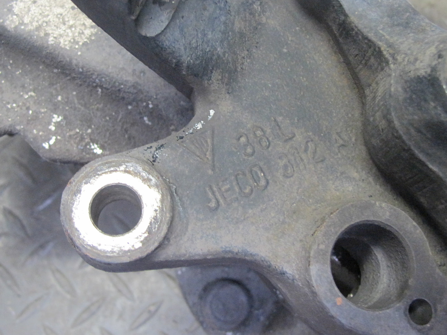 1984-1985 Porsche 928 S Front Left Side Spindle Knuckle Wheel Hub Bearing