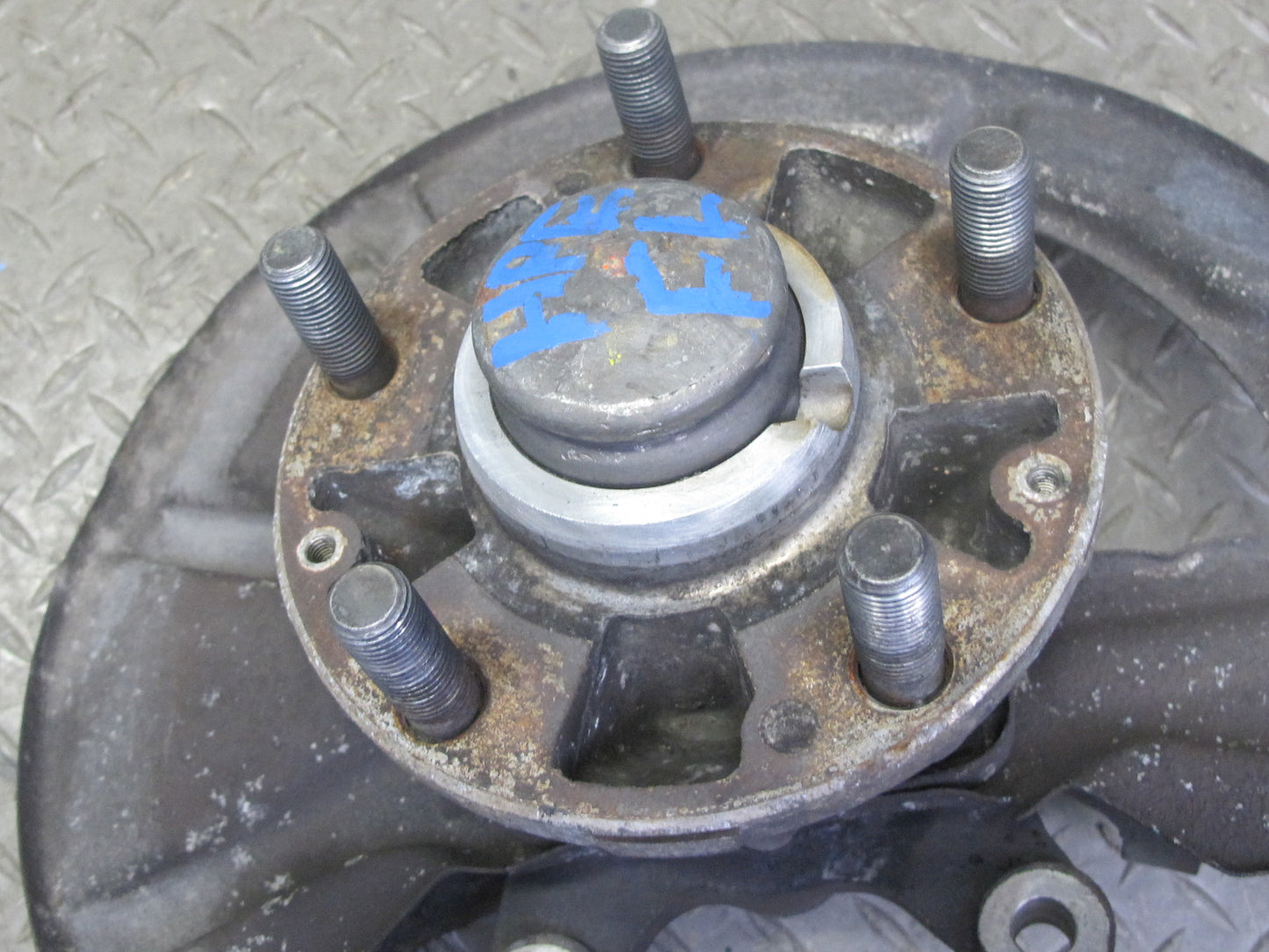 1984-1985 Porsche 928 S Front Left Side Spindle Knuckle Wheel Hub Bearing