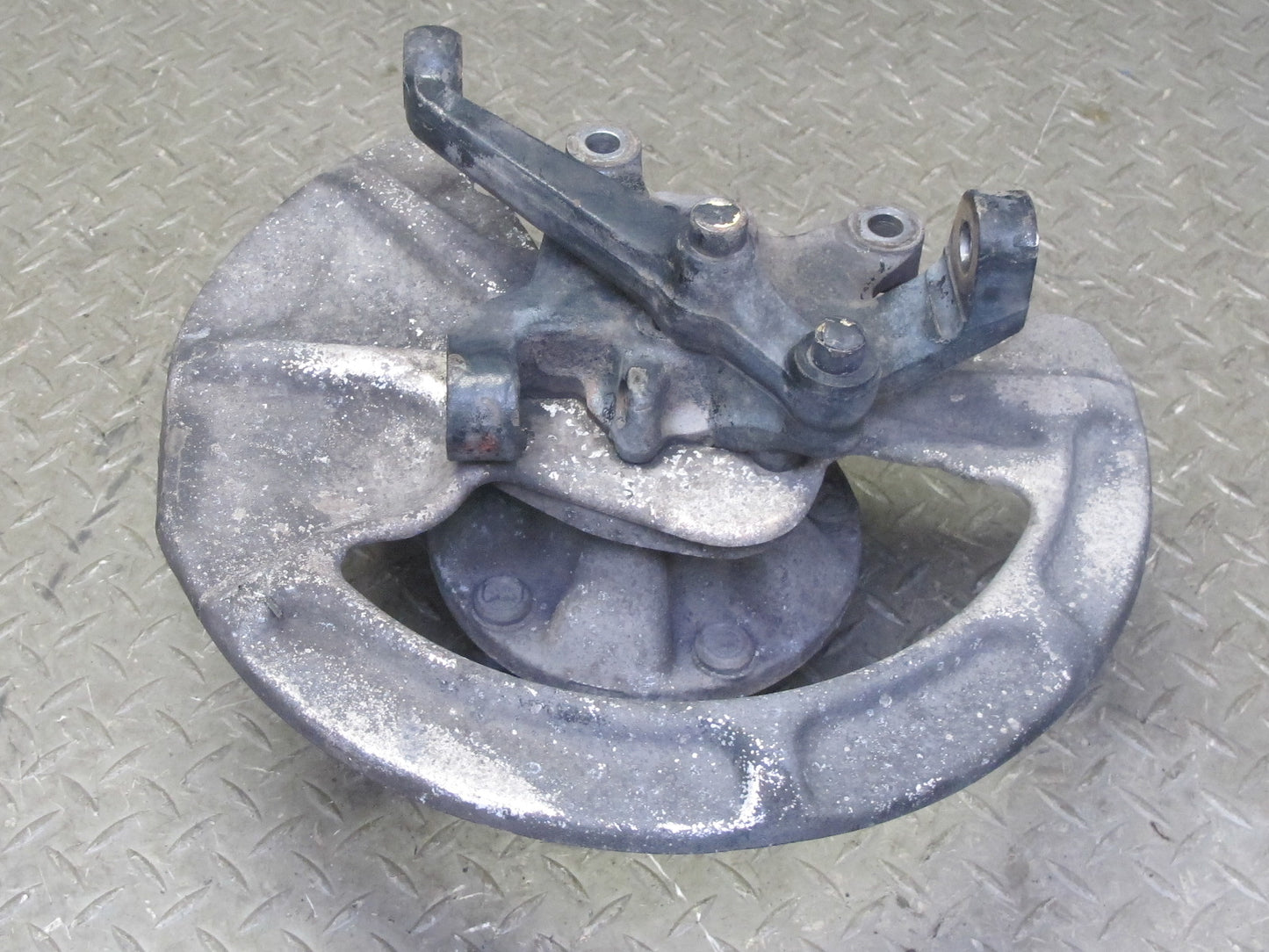 1984-1985 Porsche 928 S Front Left Side Spindle Knuckle Wheel Hub Bearing