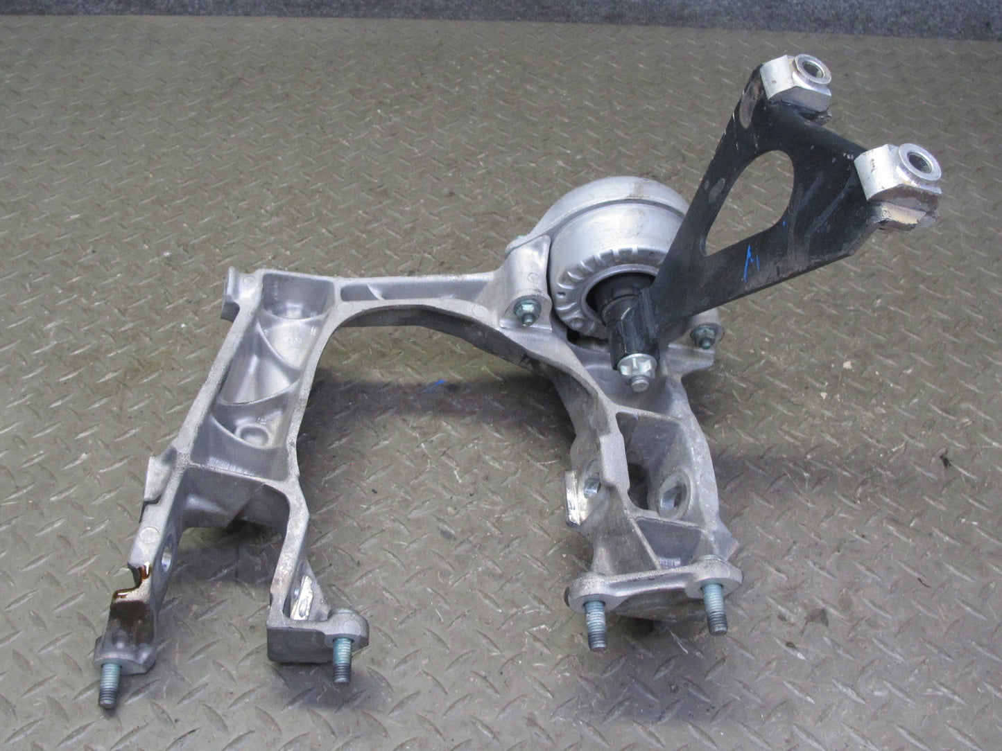 00-04 Porsche Boxster 986 M/T 5 Speed Transmission Subframe Mount Bracket Set