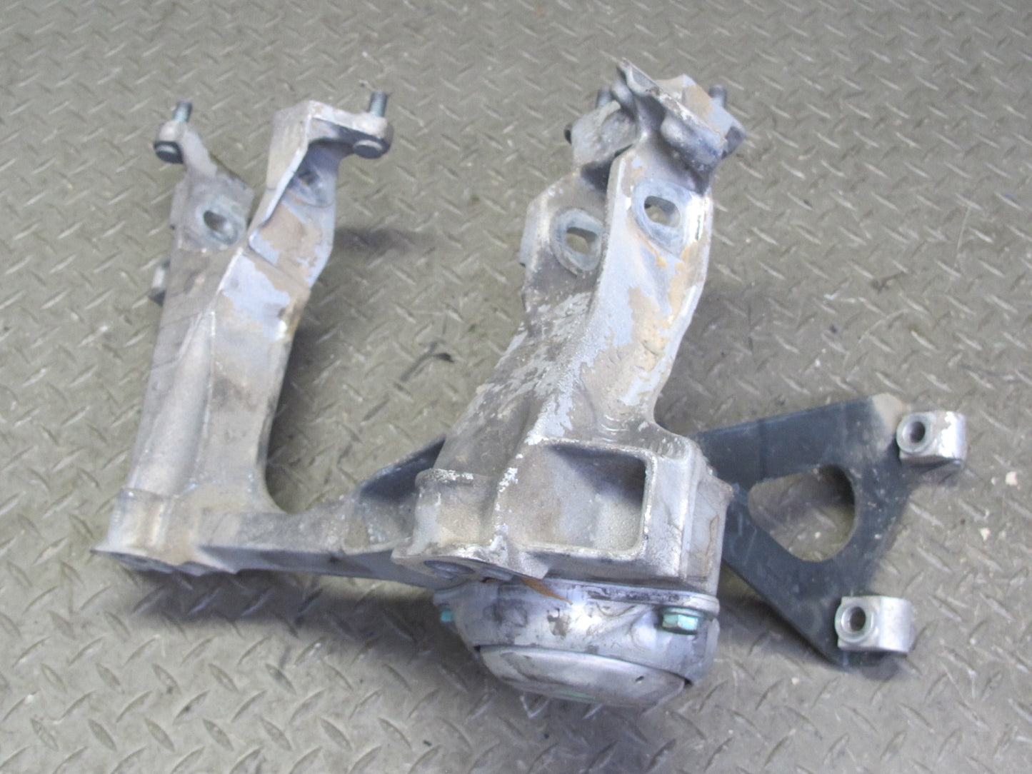 00-04 Porsche Boxster 986 M/T 5 Speed Transmission Subframe Mount Bracket Set
