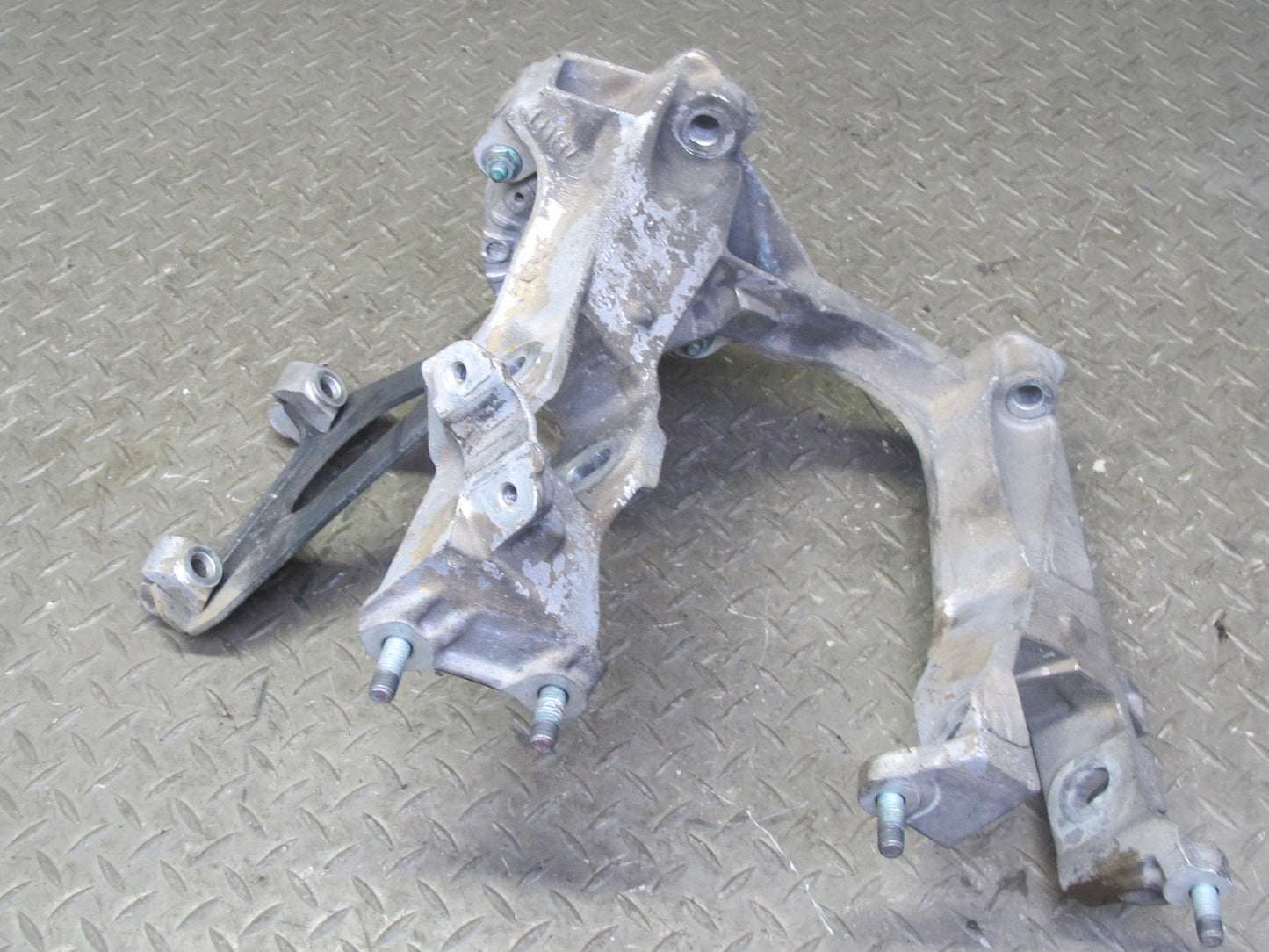 00-04 Porsche Boxster 986 M/T 5 Speed Transmission Subframe Mount Bracket Set