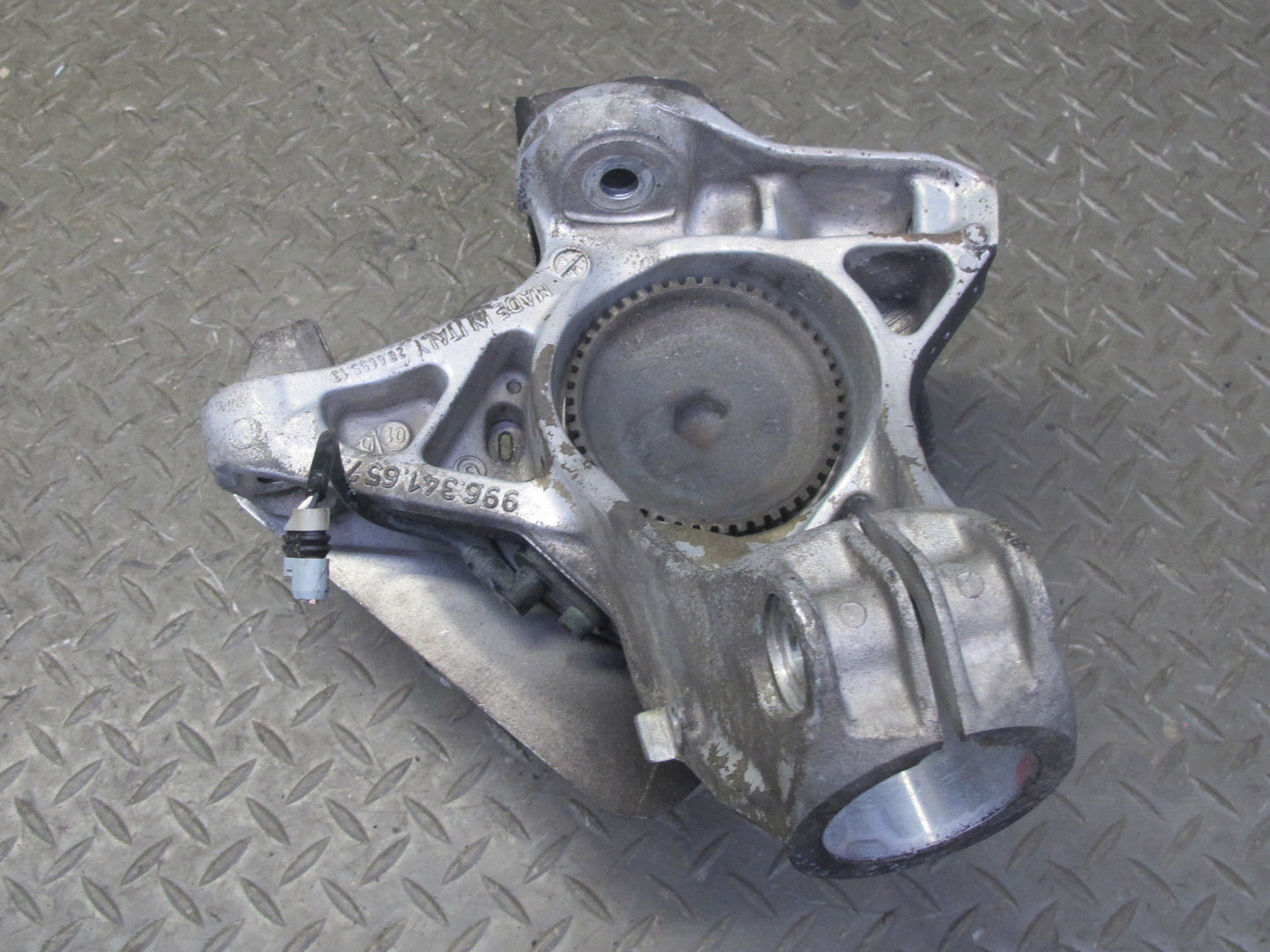 1997-2004 Porsche Boxster 986 Front Left Side Spindle Knuckle Wheel Hub Bearing