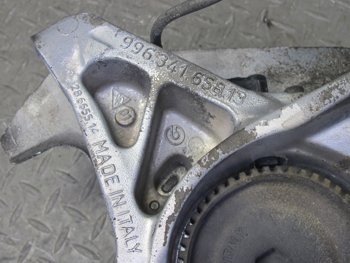 1997-2004 Porsche Boxster 986 Front Right Side Spindle Knuckle Wheel Hub Bearing