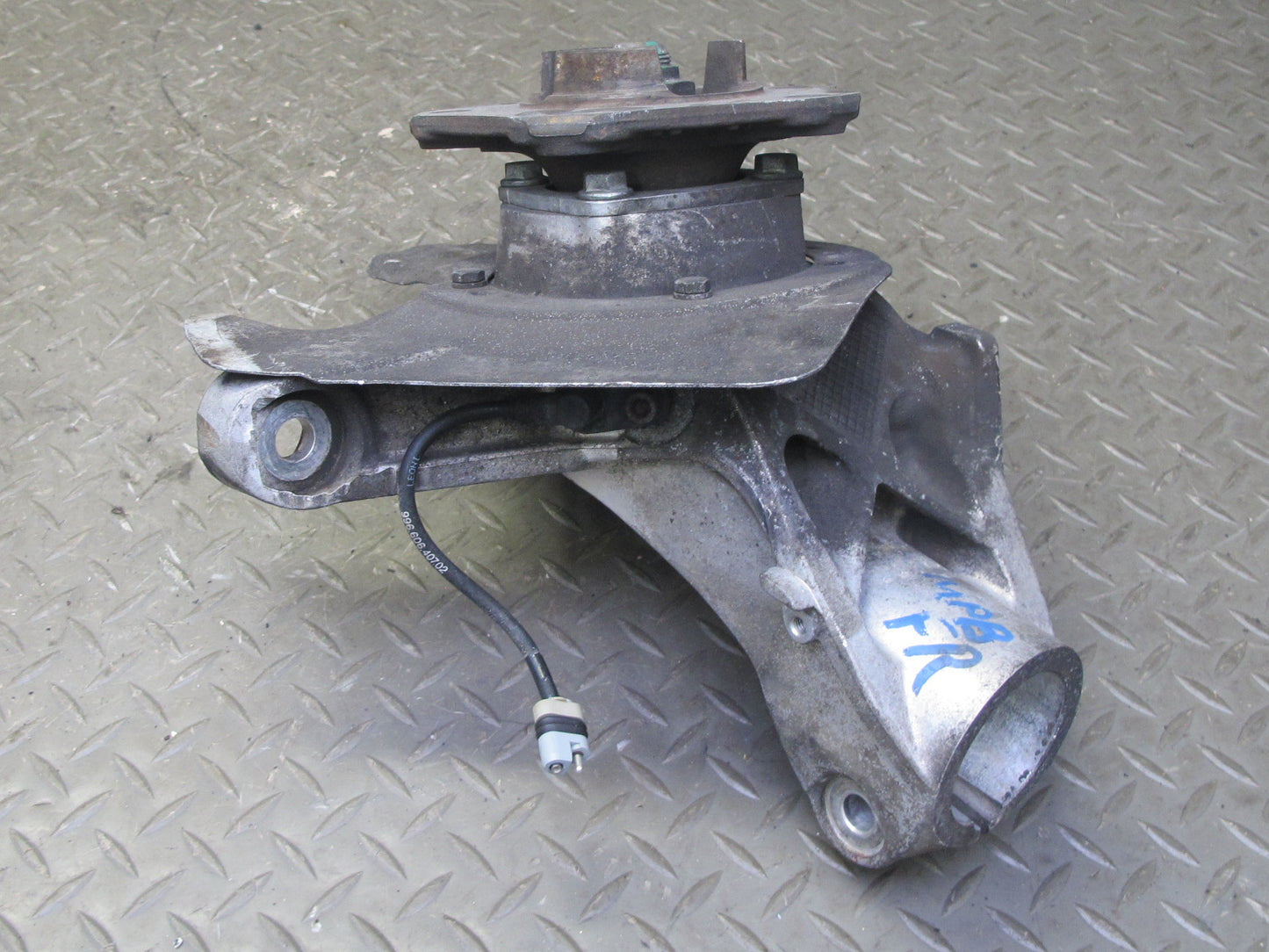 1997-2004 Porsche Boxster 986 Front Right Side Spindle Knuckle Wheel Hub Bearing