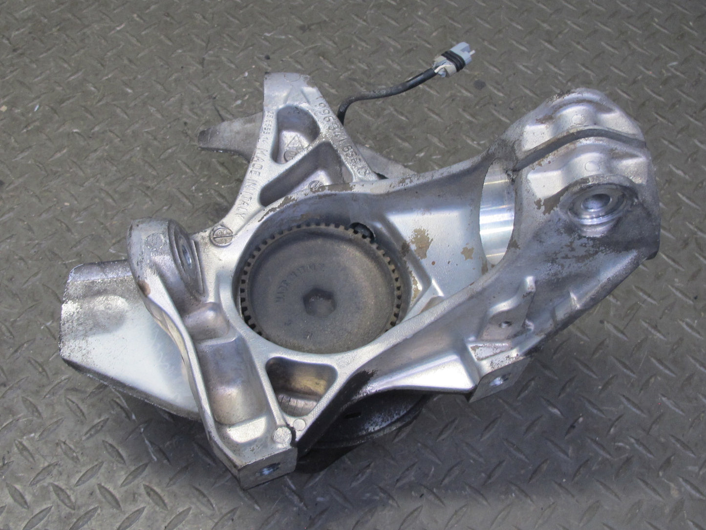 1997-2004 Porsche Boxster 986 Front Right Side Spindle Knuckle Wheel Hub Bearing
