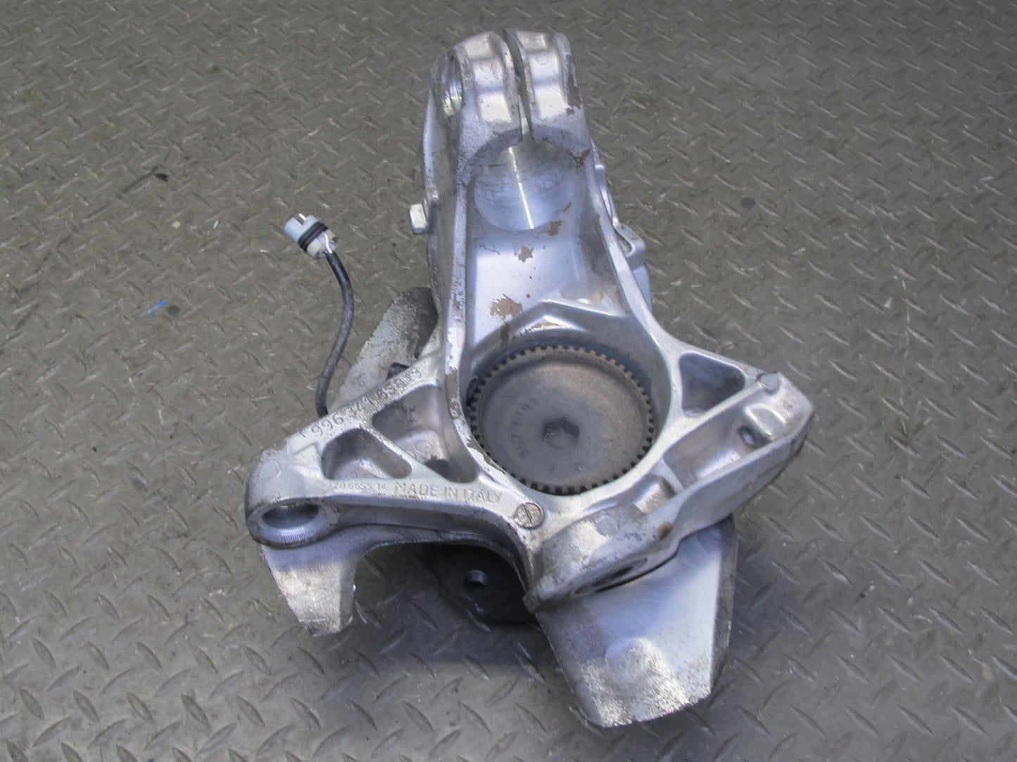 1997-2004 Porsche Boxster 986 Front Right Side Spindle Knuckle Wheel Hub Bearing