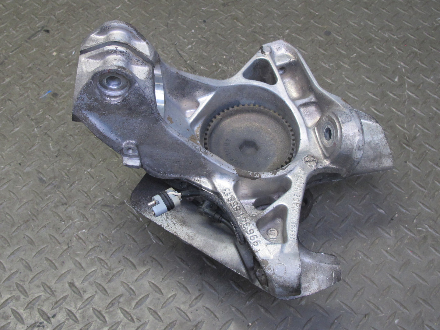 1997-2004 Porsche Boxster 986 Front Right Side Spindle Knuckle Wheel Hub Bearing