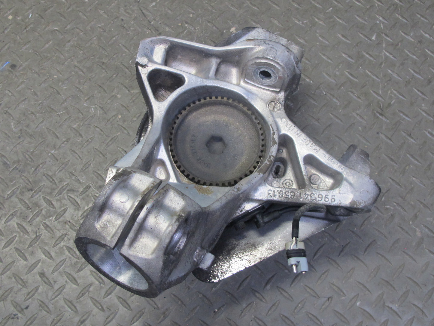 1997-2004 Porsche Boxster 986 Front Right Side Spindle Knuckle Wheel Hub Bearing