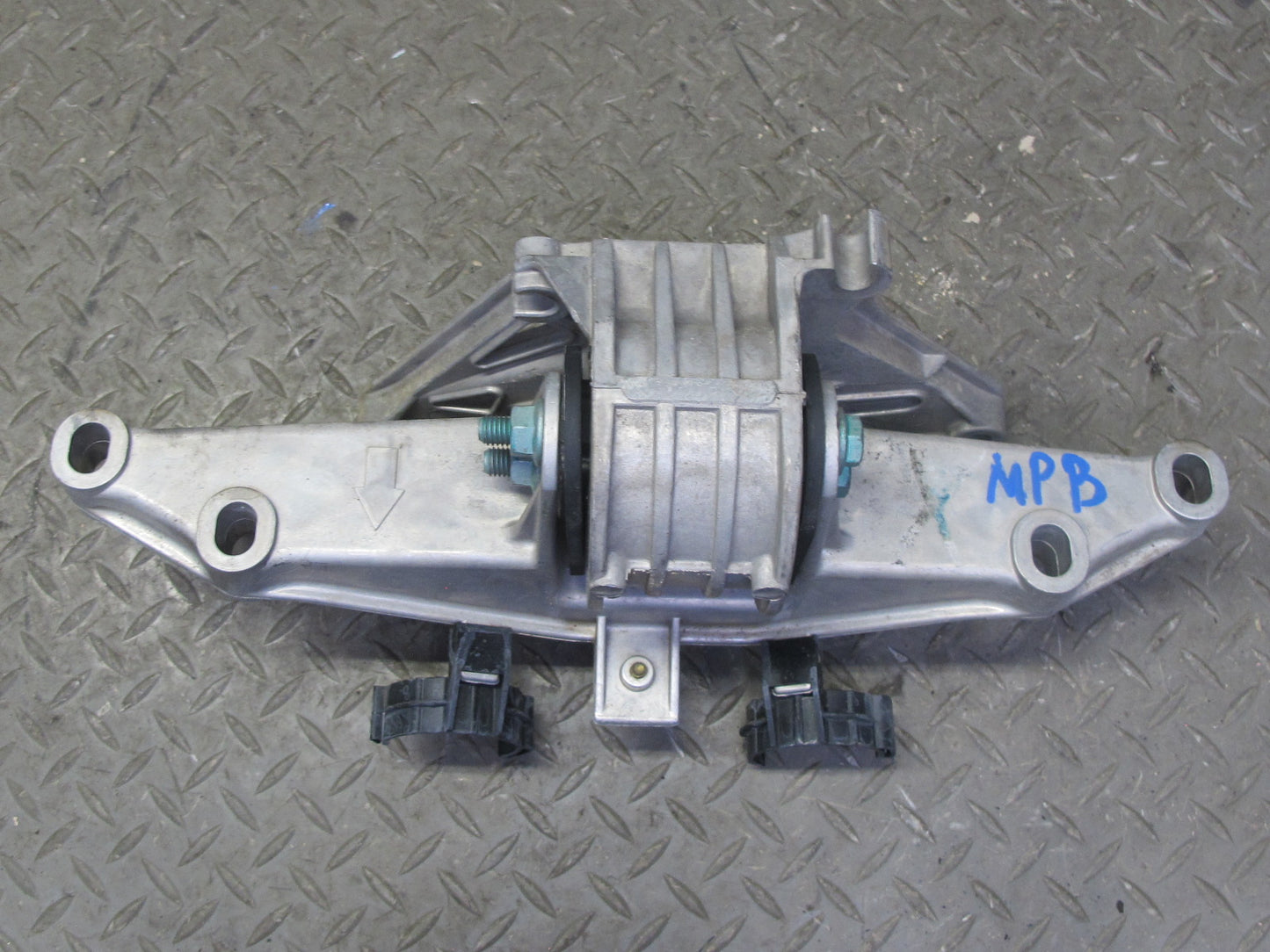 2000-2004 Porsche Boxster 986 2.7 Engine Motor Mount Bracket Support 98637512304