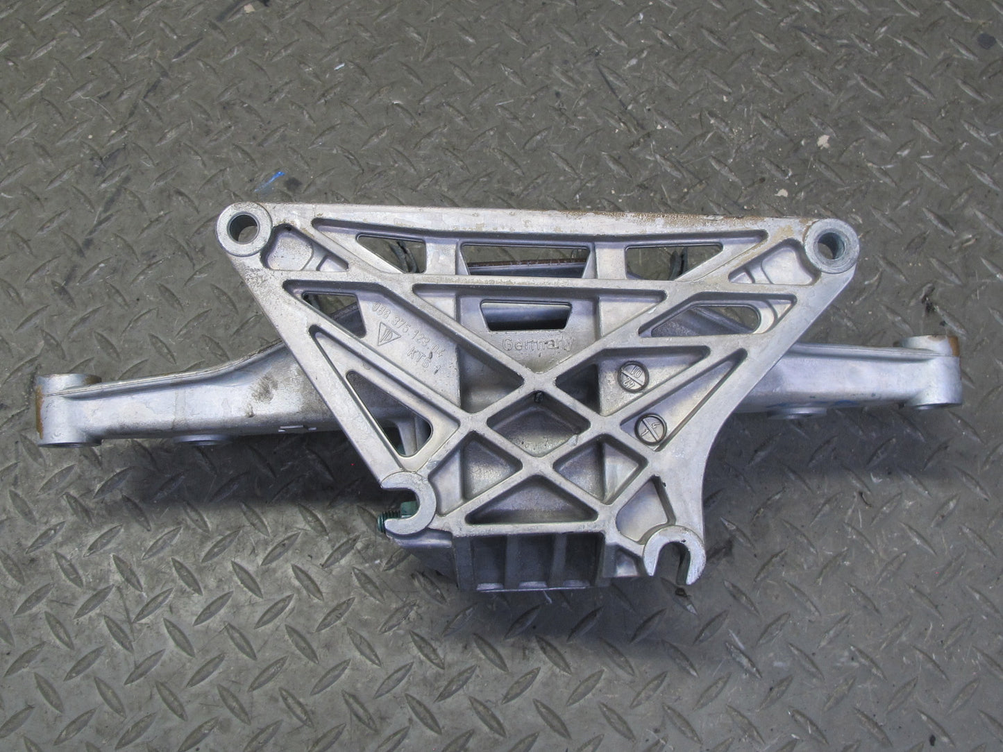 2000-2004 Porsche Boxster 986 2.7 Engine Motor Mount Bracket Support 98637512304