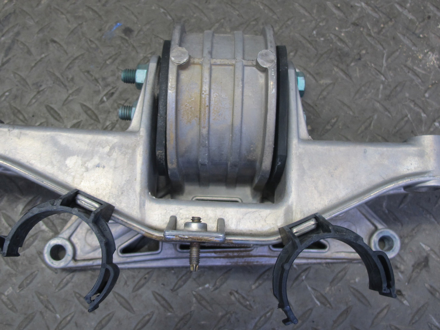 2000-2004 Porsche Boxster 986 2.7 Engine Motor Mount Bracket Support 98637512304