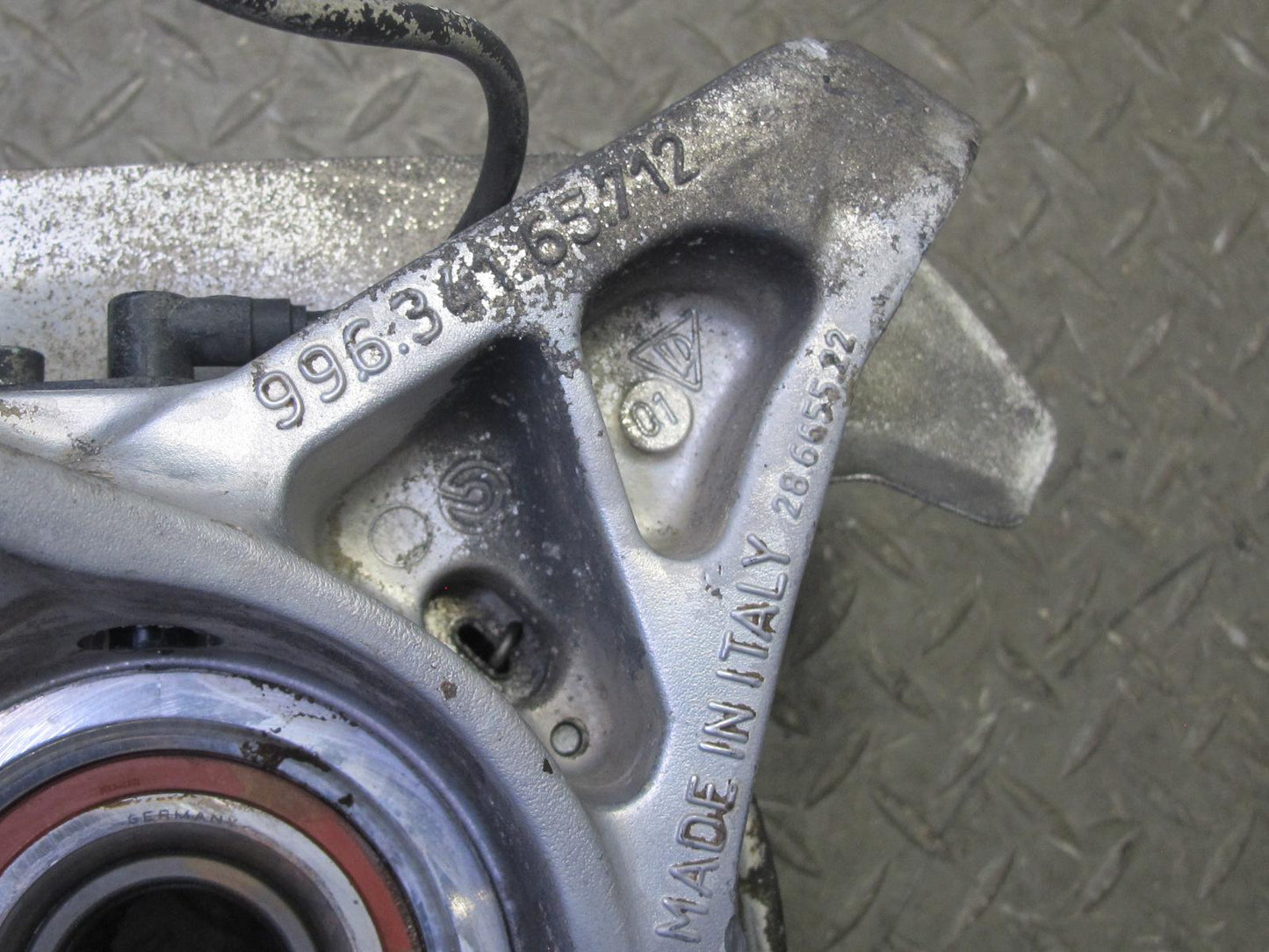 1997-2004 Porsche Boxster 986 Rear Right Side Spindle Knuckle Wheel Hub Bearing