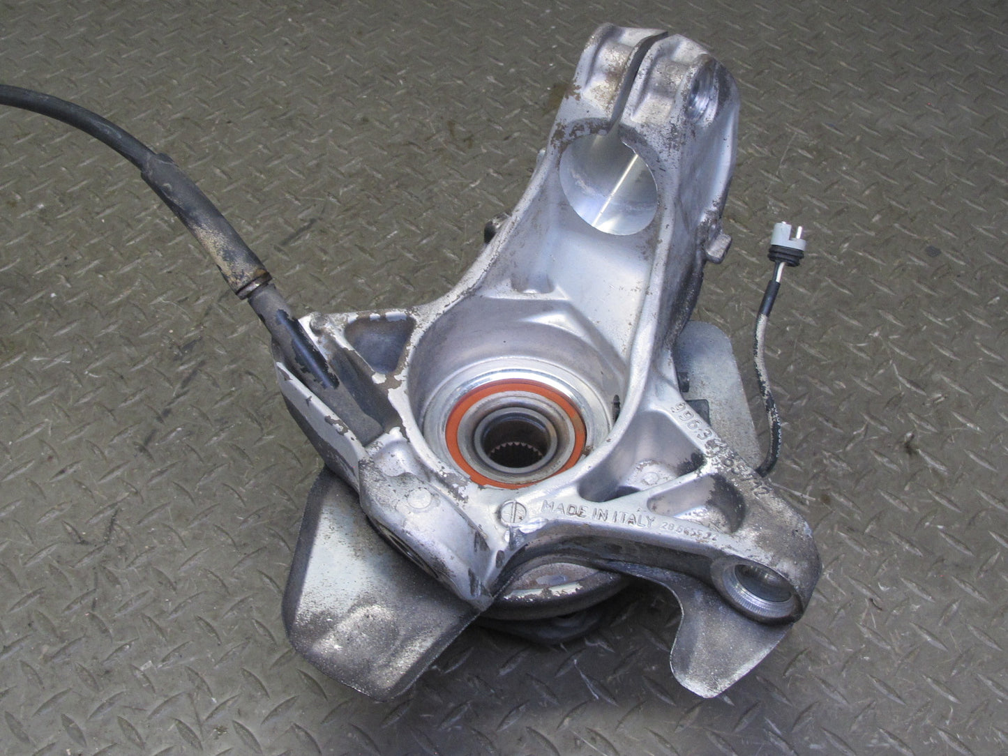 1997-2004 Porsche Boxster 986 Rear Right Side Spindle Knuckle Wheel Hub Bearing