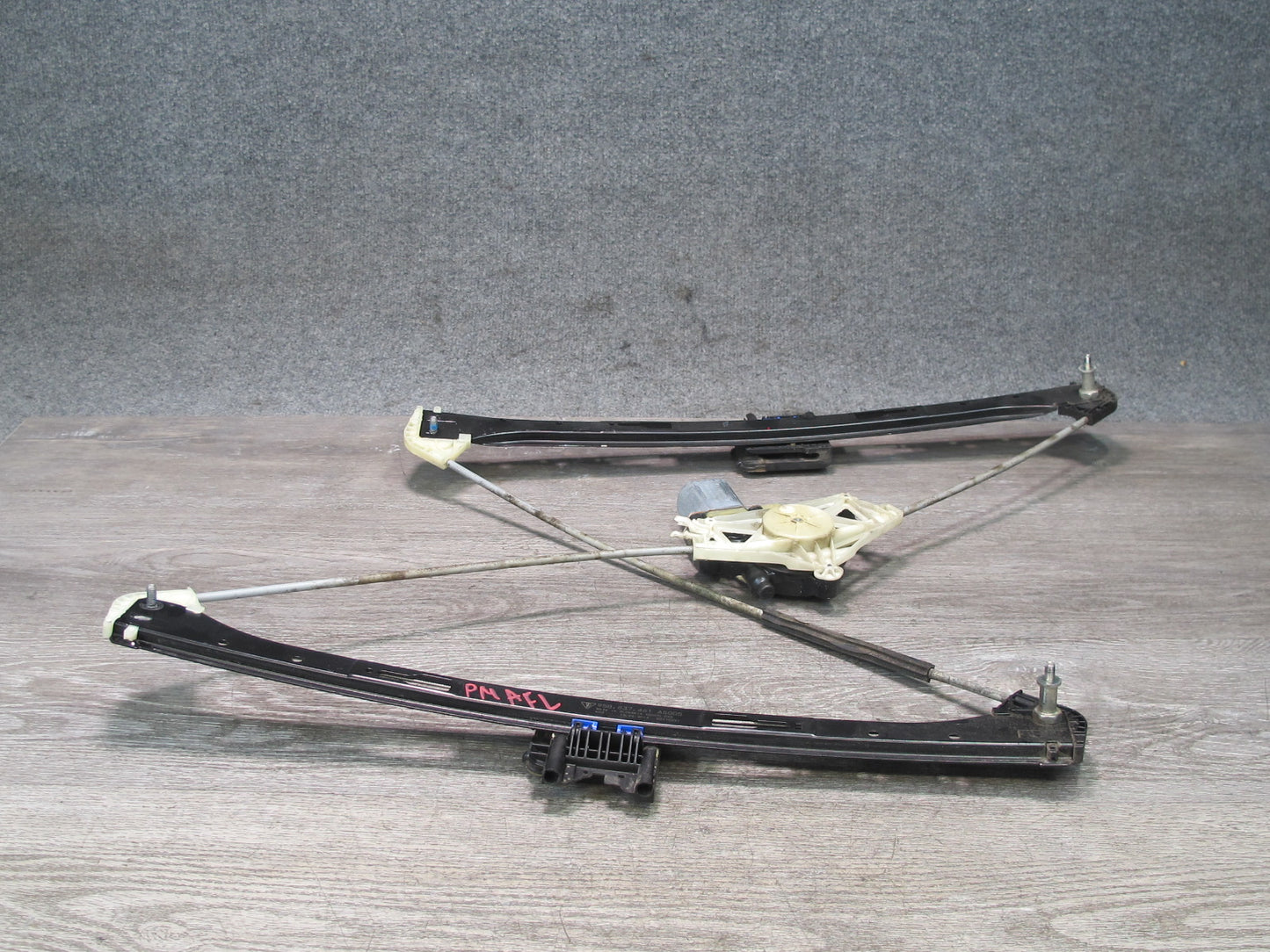 2015-2018 Porsche Macan Front Left Door Window Regulator w Motor 95B837461
