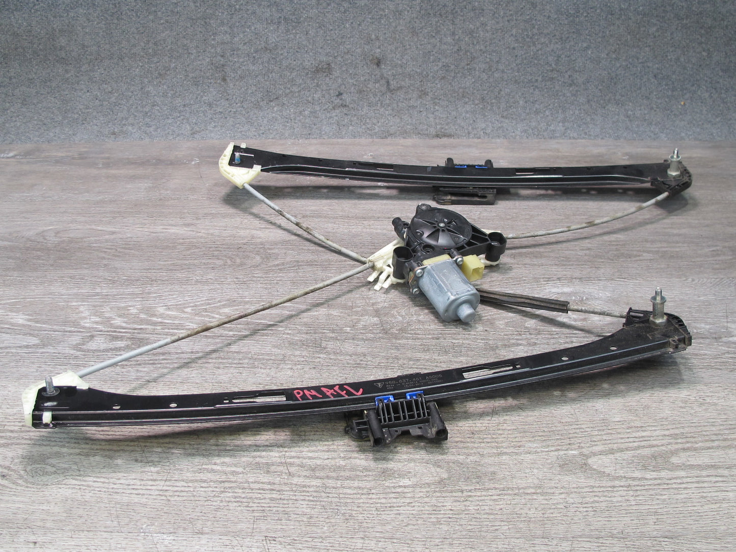 2015-2018 Porsche Macan Front Left Door Window Regulator w Motor 95B837461