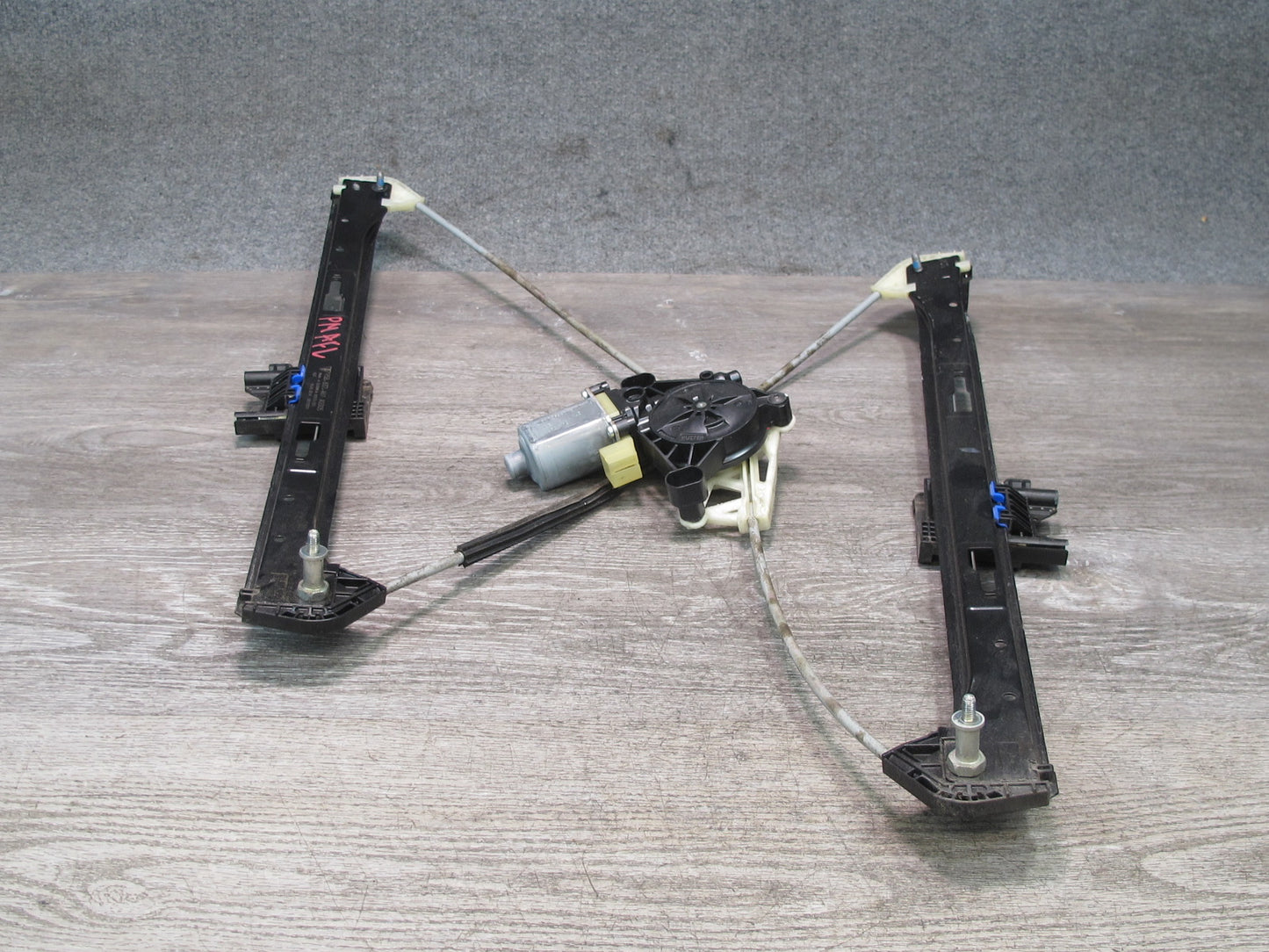 2015-2018 Porsche Macan Front Left Door Window Regulator w Motor 95B837461