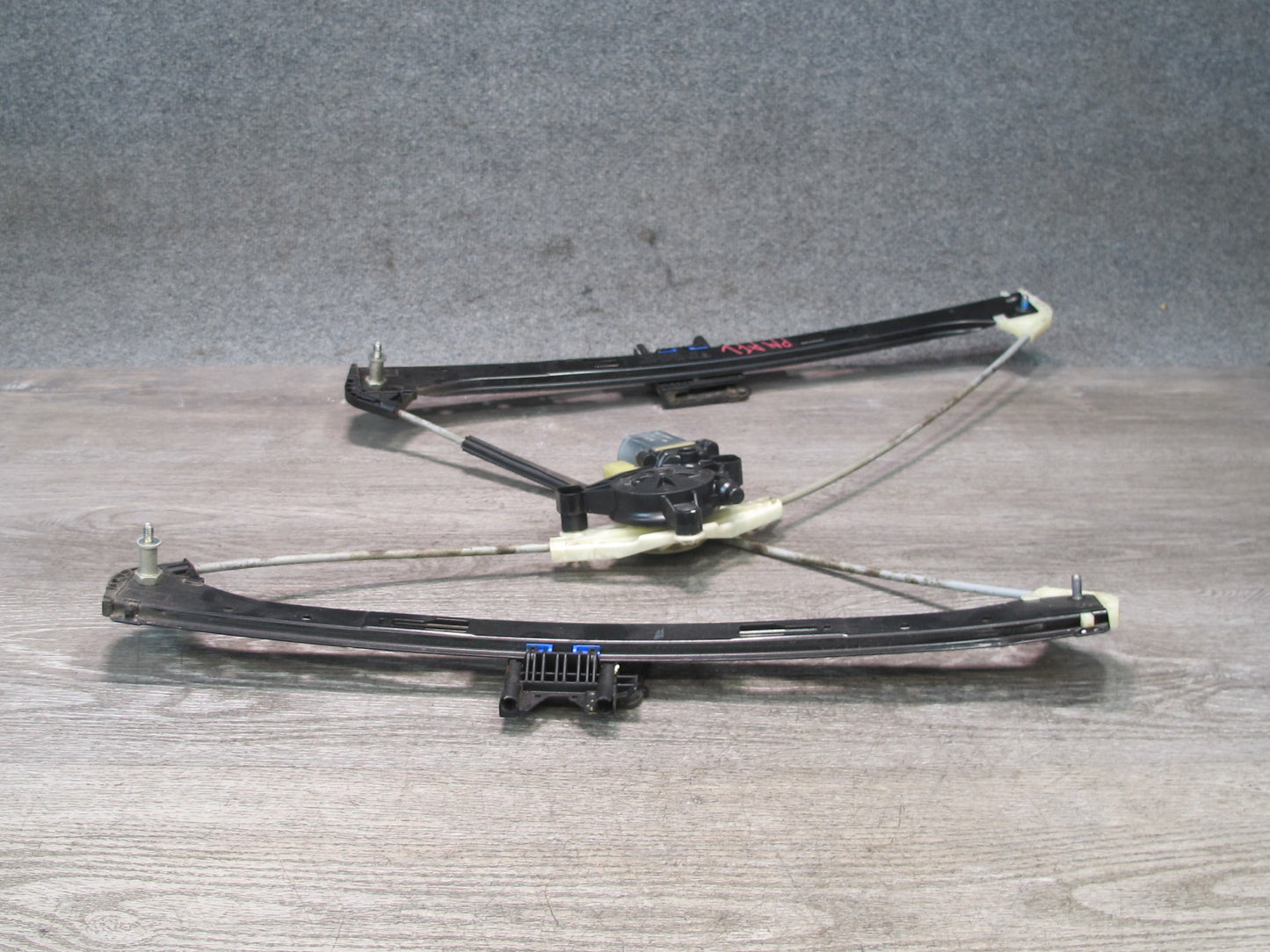 2015-2018 Porsche Macan Front Left Door Window Regulator w Motor 95B837461
