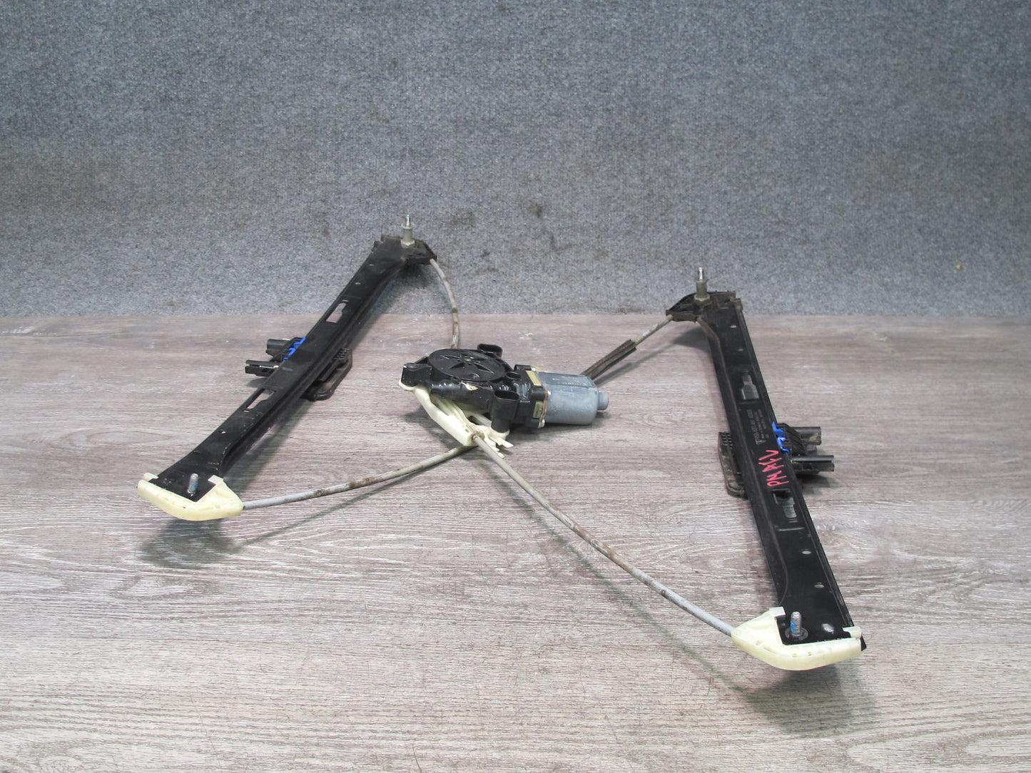 2015-2018 Porsche Macan Front Left Door Window Regulator w Motor 95B837461