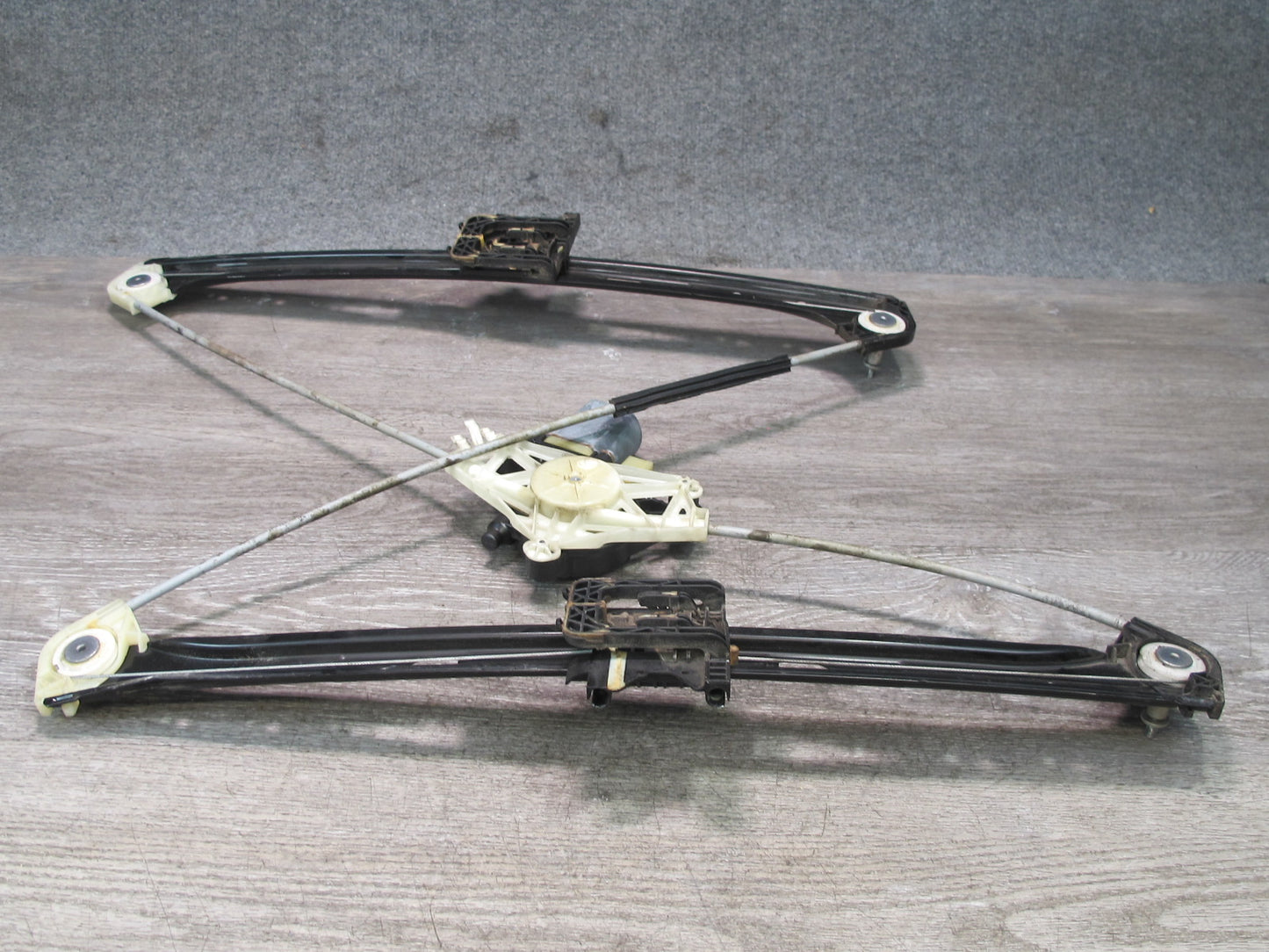 2015-2018 Porsche Macan Front Left Door Window Regulator w Motor 95B837461