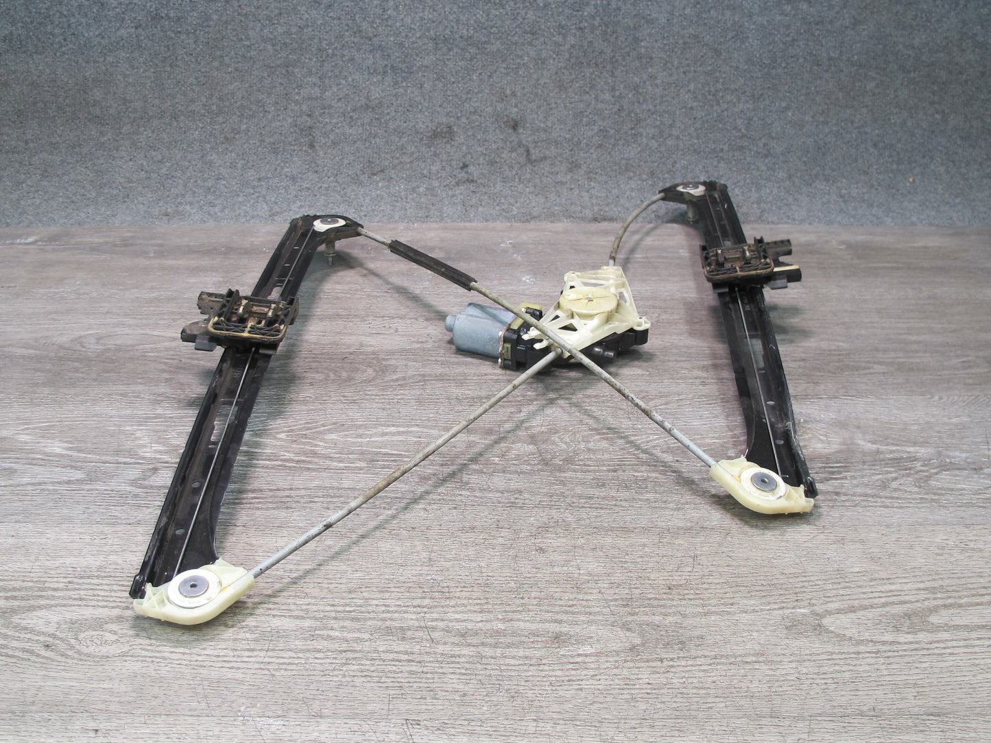 2015-2018 Porsche Macan Front Left Door Window Regulator w Motor 95B837461