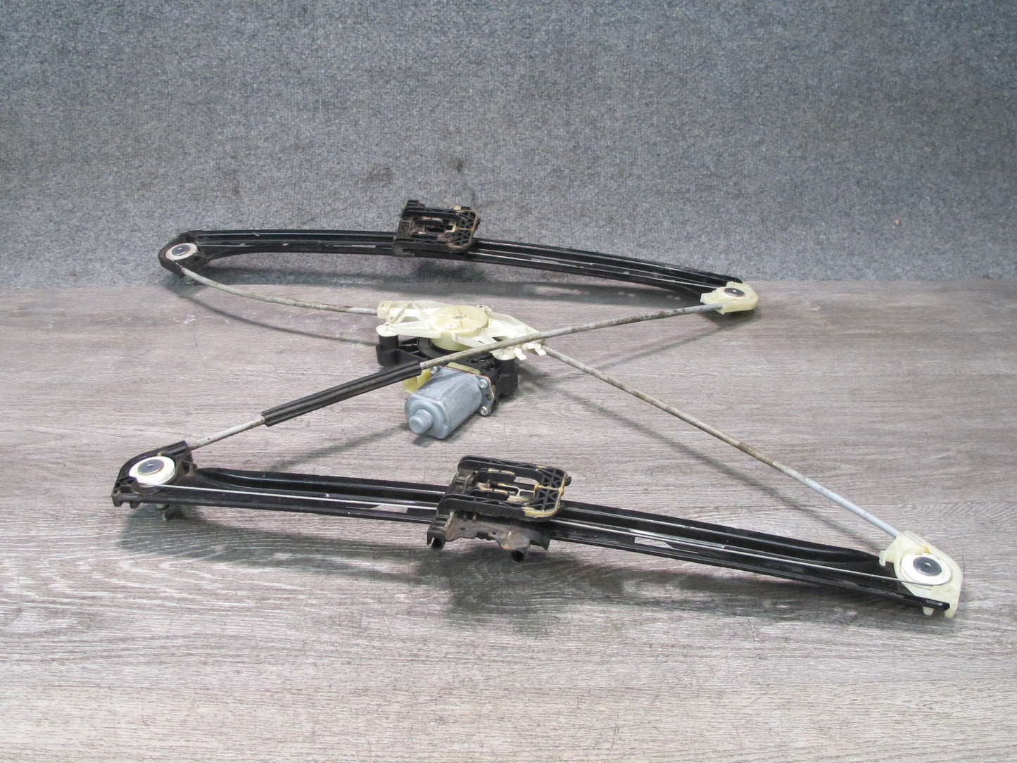 2015-2018 Porsche Macan Front Left Door Window Regulator w Motor 95B837461