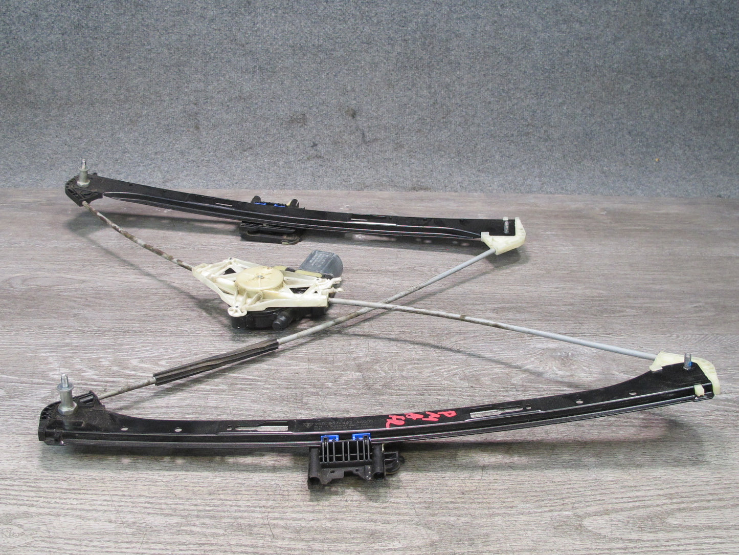 2015-2018 Porsche Macan Front Right Door Window Regulator w Motor 95B837462
