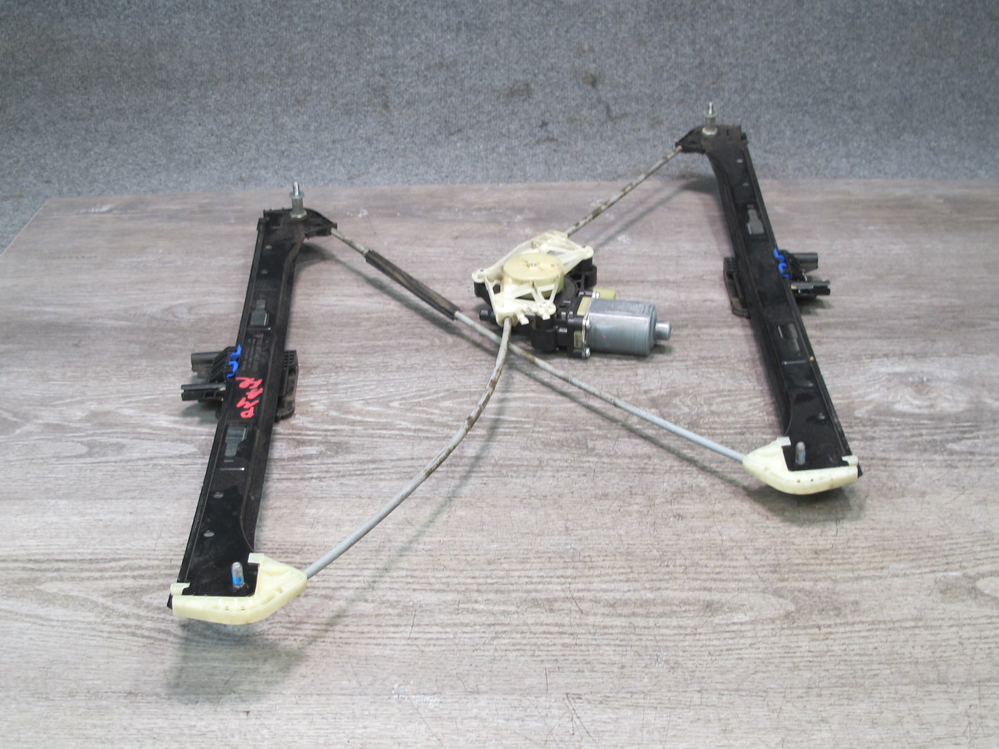 2015-2018 Porsche Macan Front Right Door Window Regulator w Motor 95B837462