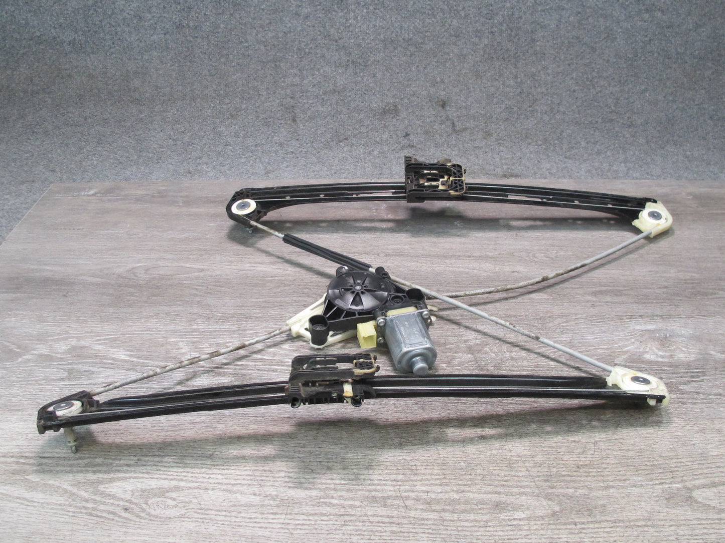 2015-2018 Porsche Macan Front Right Door Window Regulator w Motor 95B837462