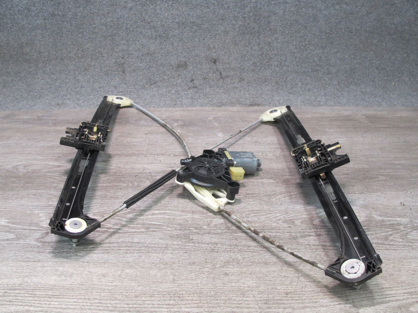 2015-2018 Porsche Macan Front Right Door Window Regulator w Motor 95B837462