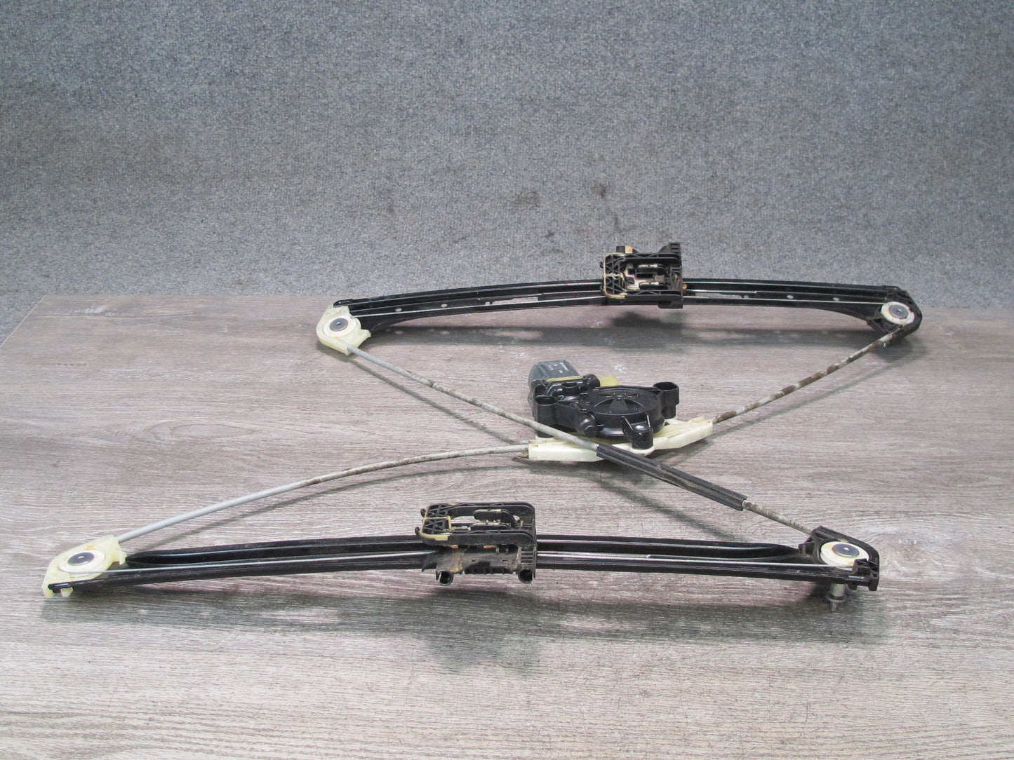 2015-2018 Porsche Macan Front Right Door Window Regulator w Motor 95B837462