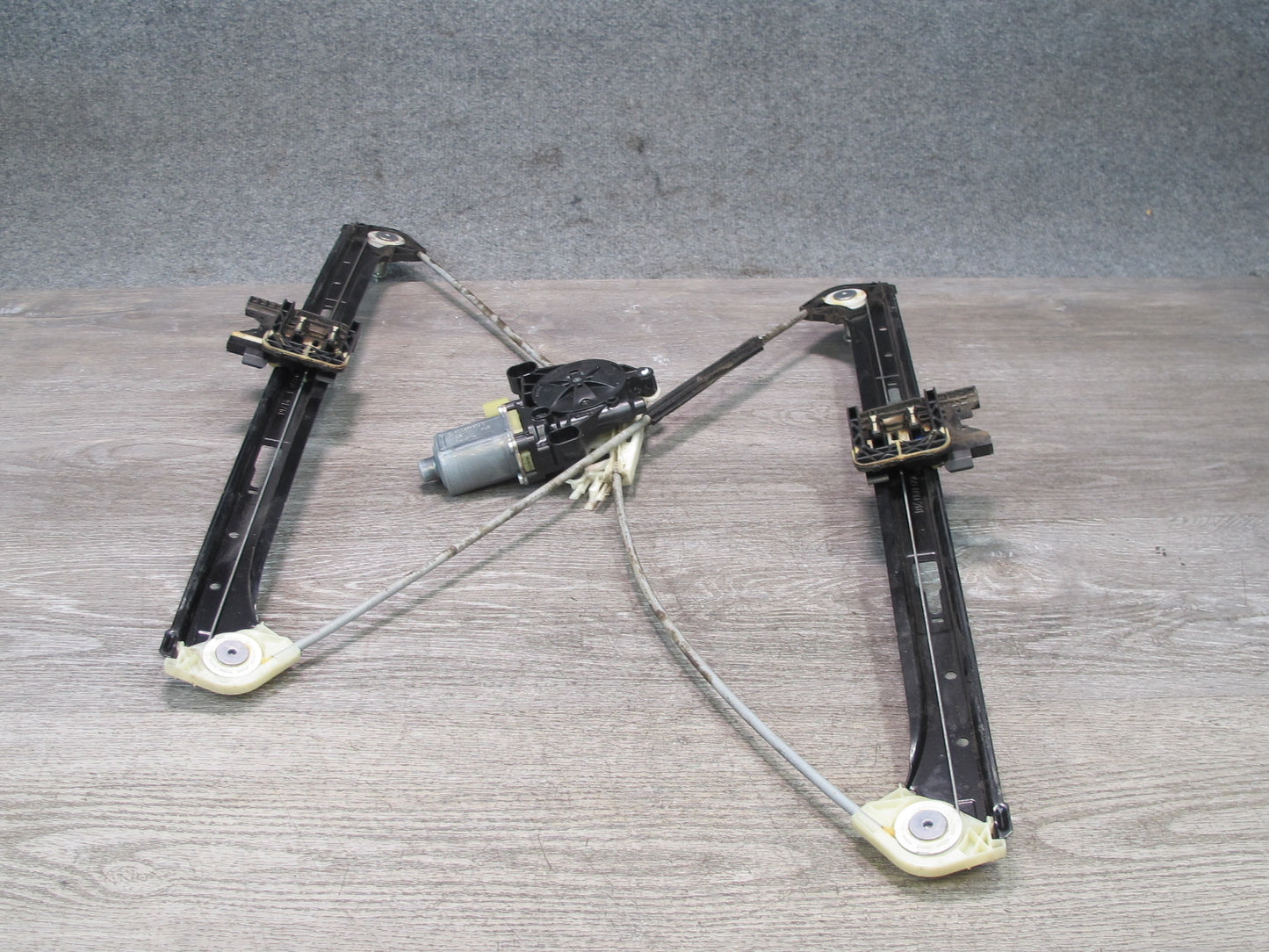 2015-2018 Porsche Macan Front Right Door Window Regulator w Motor 95B837462