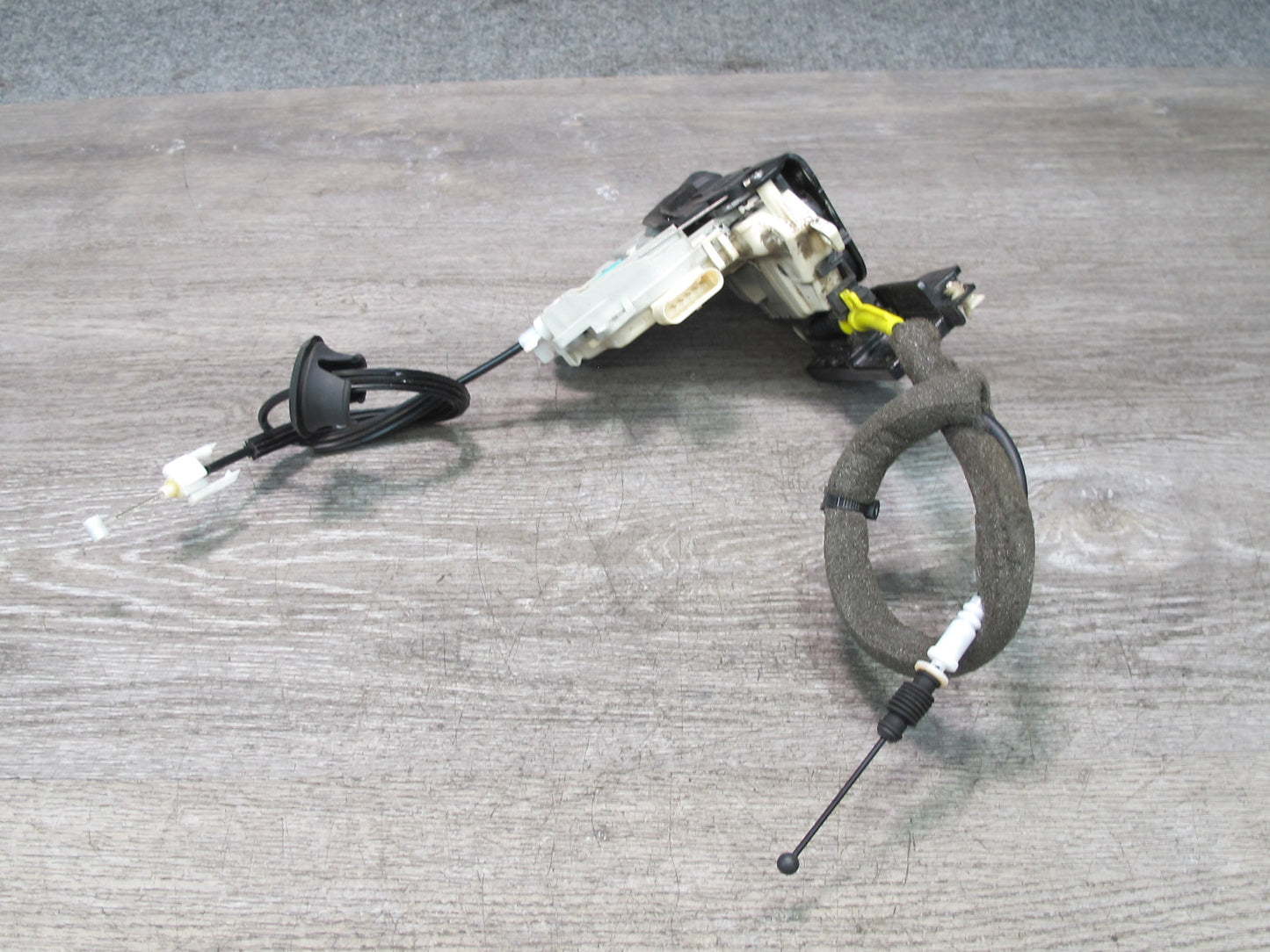 2015-2018 Porsche Macan Front Right Door Lock Latch Actuator 8J1837016D