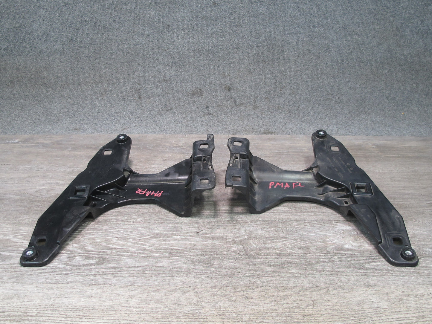 2015-2018 Porsche Macan Front Headlight Mount Bracket Support Set of 2