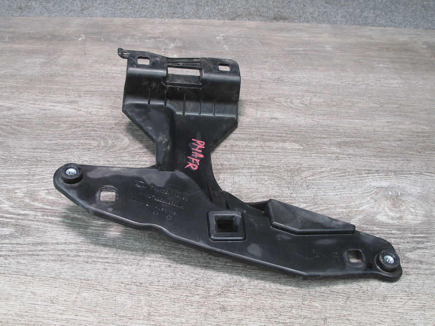 2015-2018 Porsche Macan Front Headlight Mount Bracket Support Set of 2