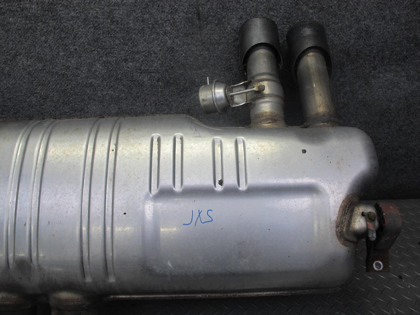 2010-2014 BMW E71 X5M X6M Rear Exhaust Muffler w Tips 7590335