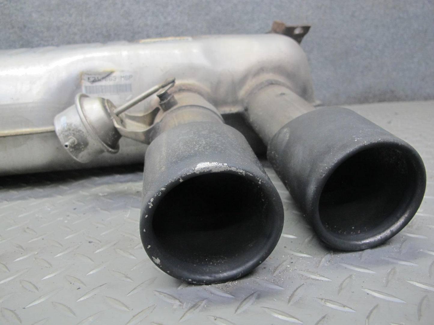 2010-2014 BMW E71 X5M X6M Rear Exhaust Muffler w Tips 7590335