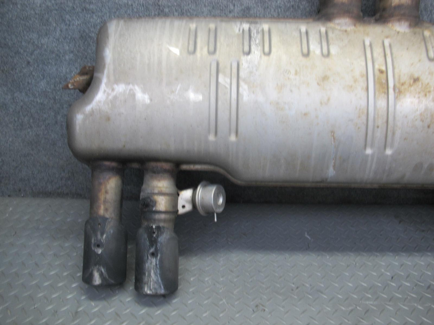 2010-2014 BMW E71 X5M X6M Rear Exhaust Muffler w Tips 7590335