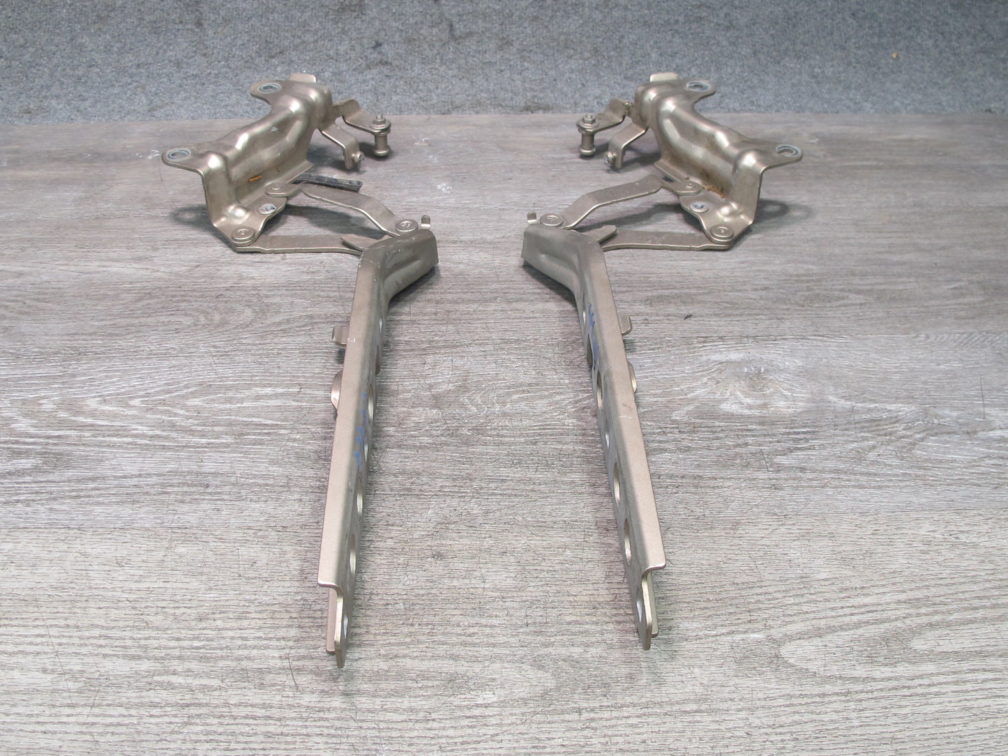 2015-2018 Porsche Macan Front Left & Right Hood Hinge Set of 2
