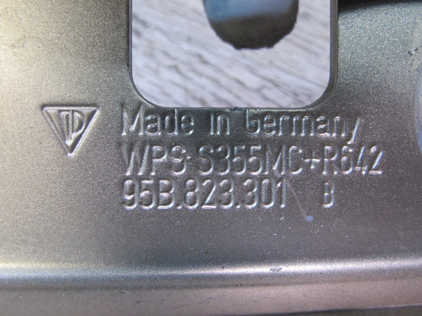 2015-2018 Porsche Macan Front Left & Right Hood Hinge Set of 2
