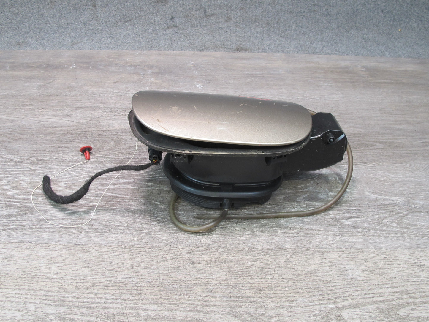 2015-2018 Porsche Macan Fuel Tank Filler Door Lid Cover w Housing