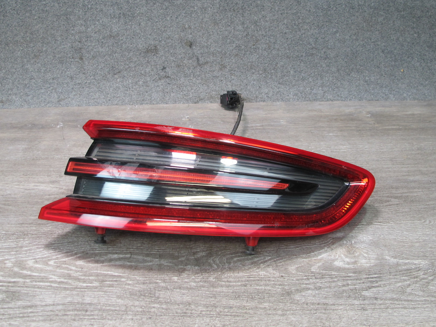 2015-2018 Porsche Macan Rear Right Outer Tail Light Lamp 95B945096E