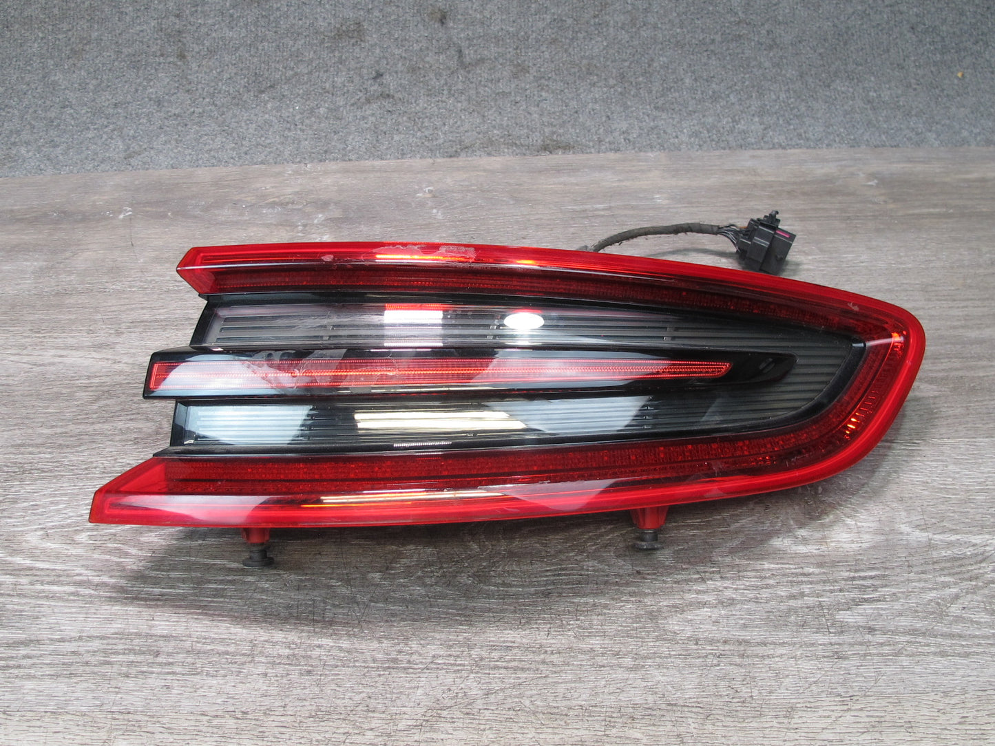 2015-2018 Porsche Macan Rear Right Outer Tail Light Lamp 95B945096E