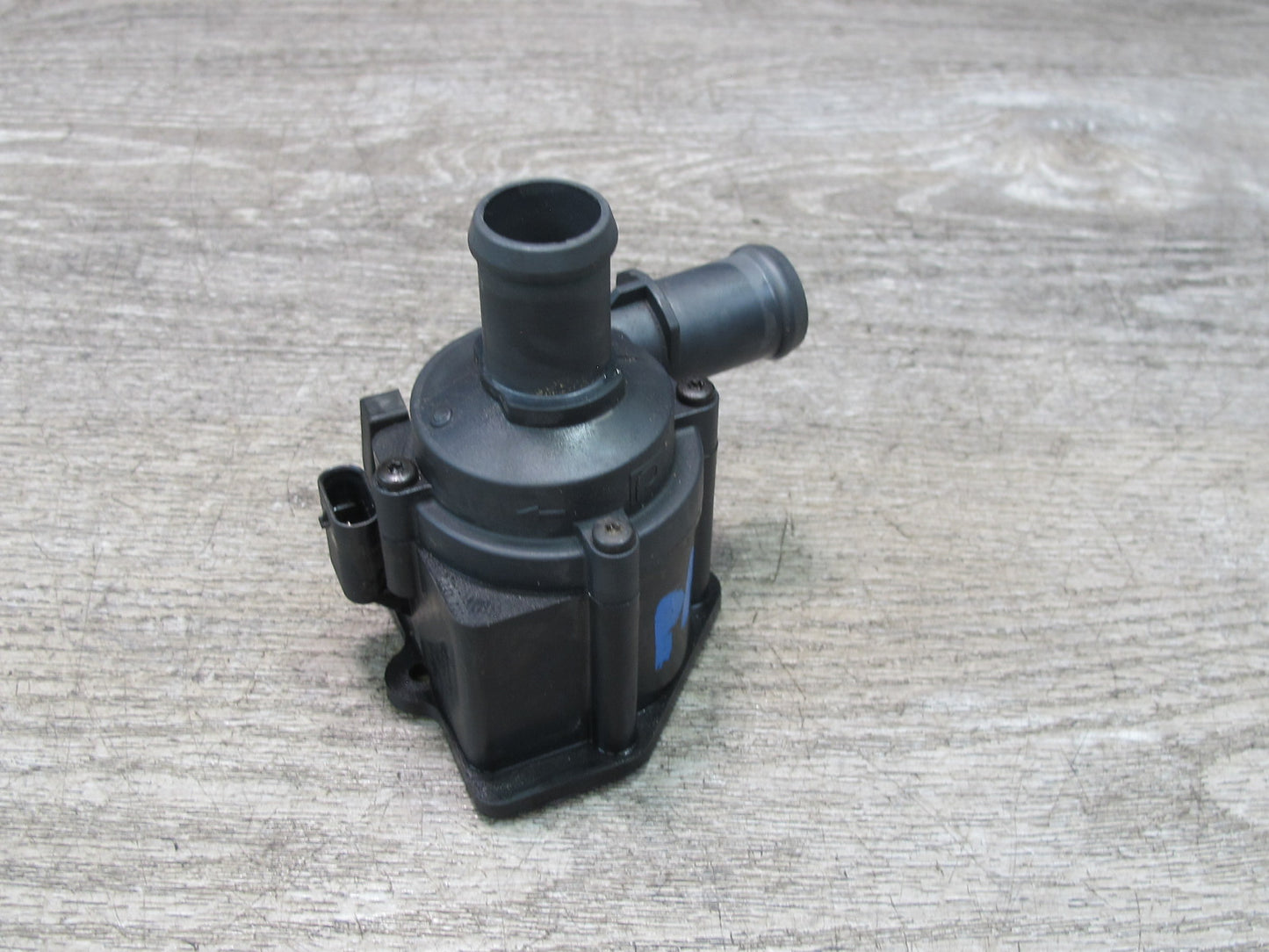 2015-2018 Porsche Macan Engine Coolant Auxiliary AUX Water Pump 06H121601M